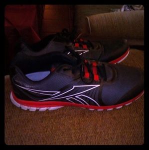Reebok size 15 mens running shoes